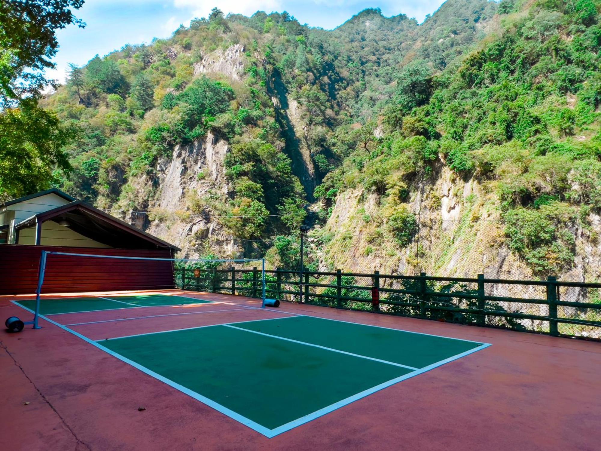 Uni-Resort Ku-Kuan Heping  Buitenkant foto