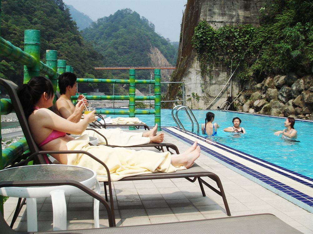 Uni-Resort Ku-Kuan Heping  Buitenkant foto