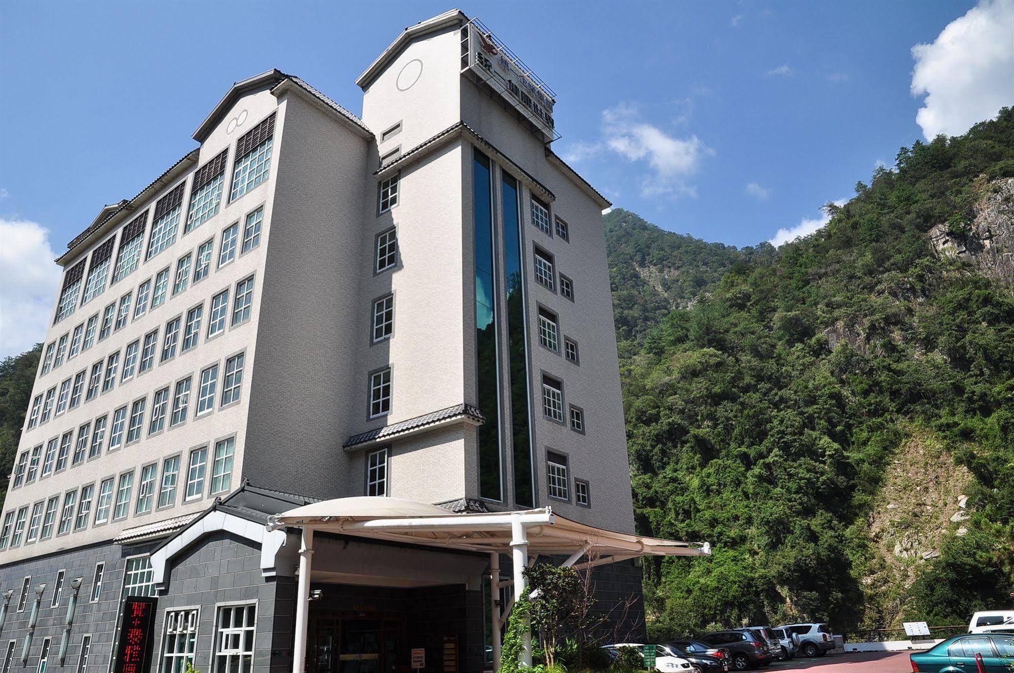 Uni-Resort Ku-Kuan Heping  Buitenkant foto